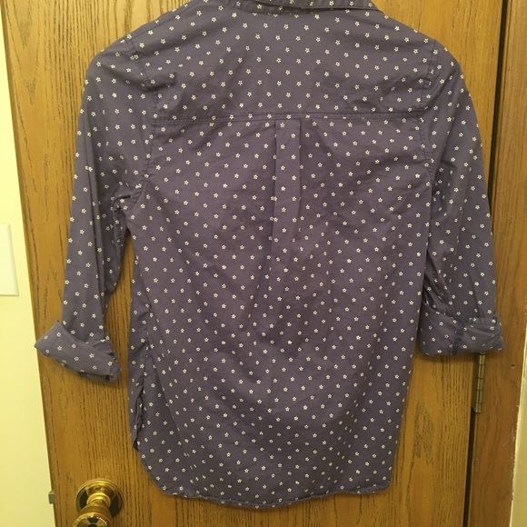 Old navy patterned button down - Picture 2 of 3